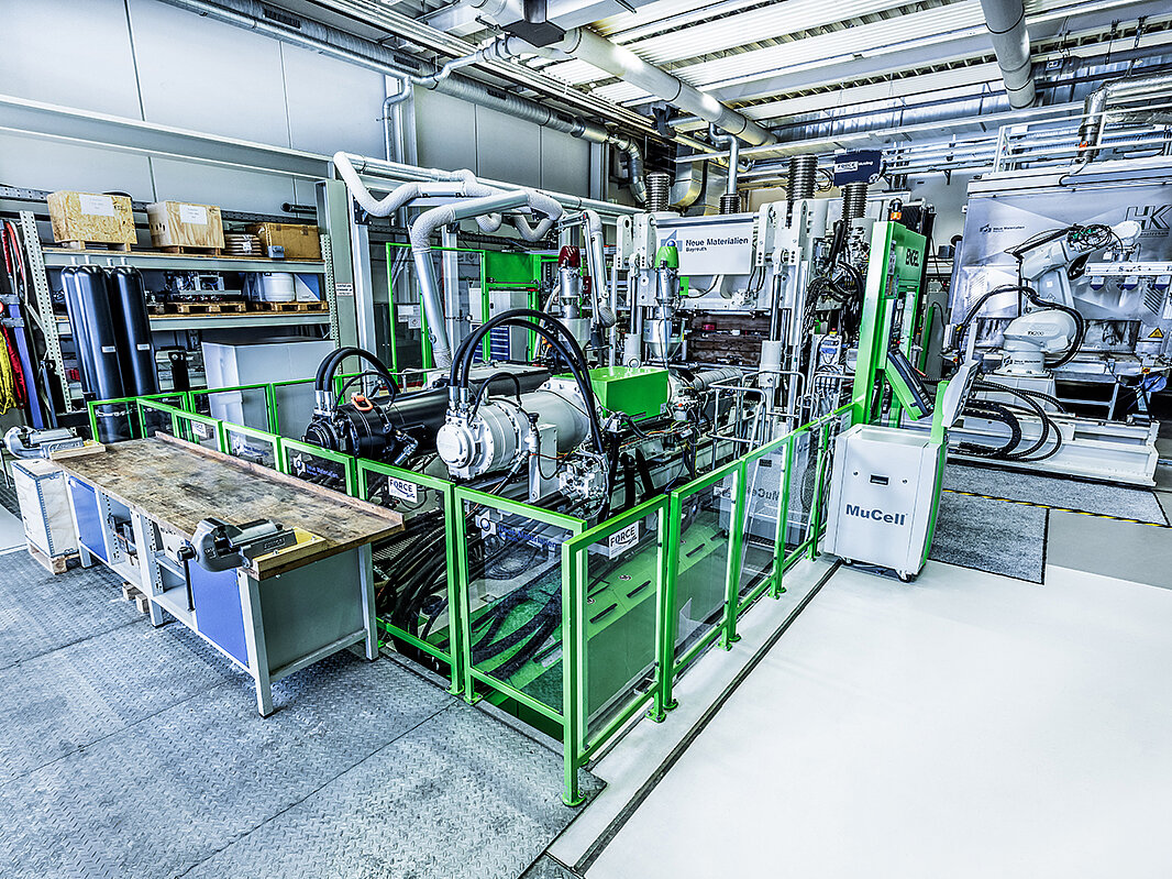 NMB Spritzpresse Fertigungszelle Faserverbund