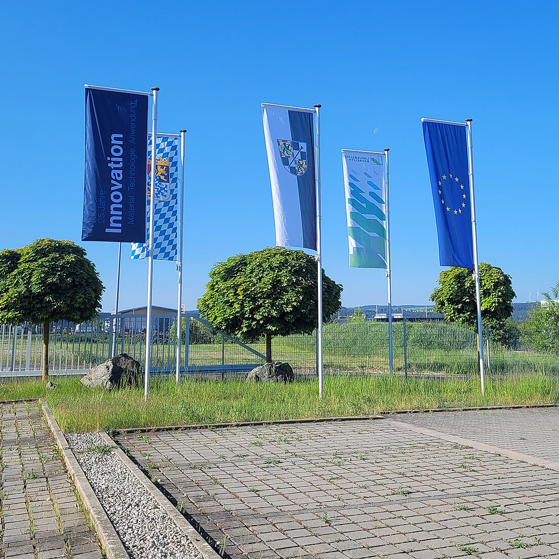 NMB_Jubiläum_25_Fahnen