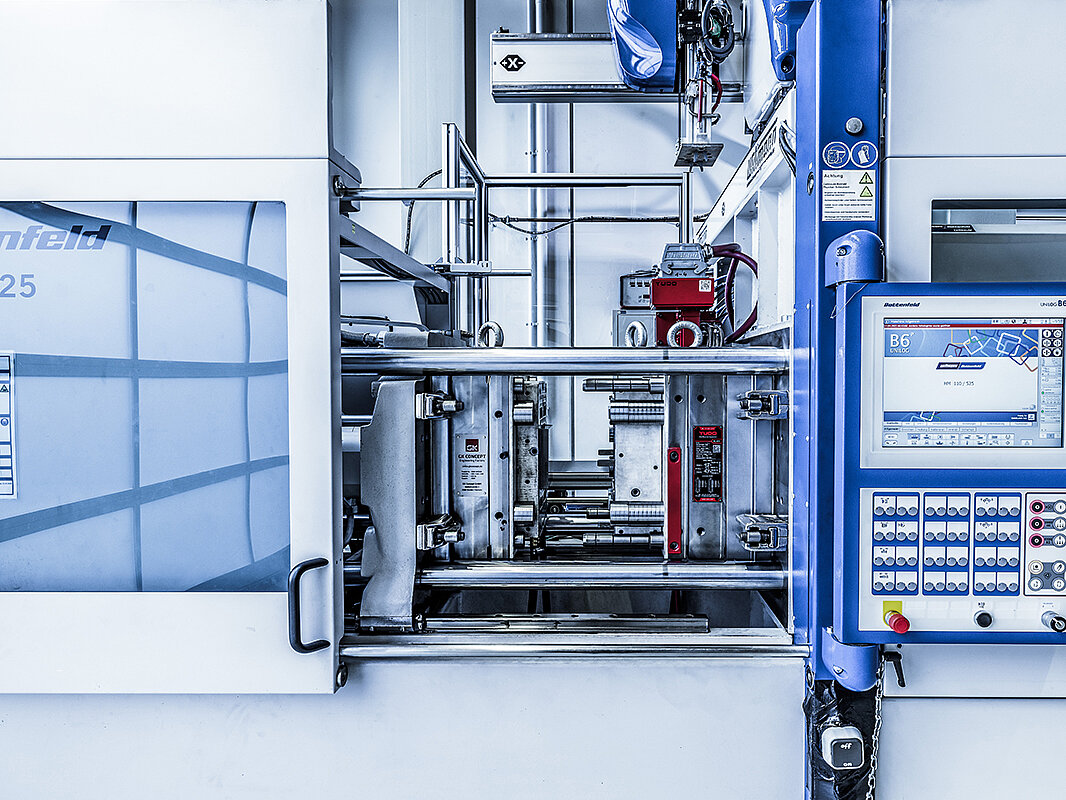 NMB Anlage Schaumspritzgiessen